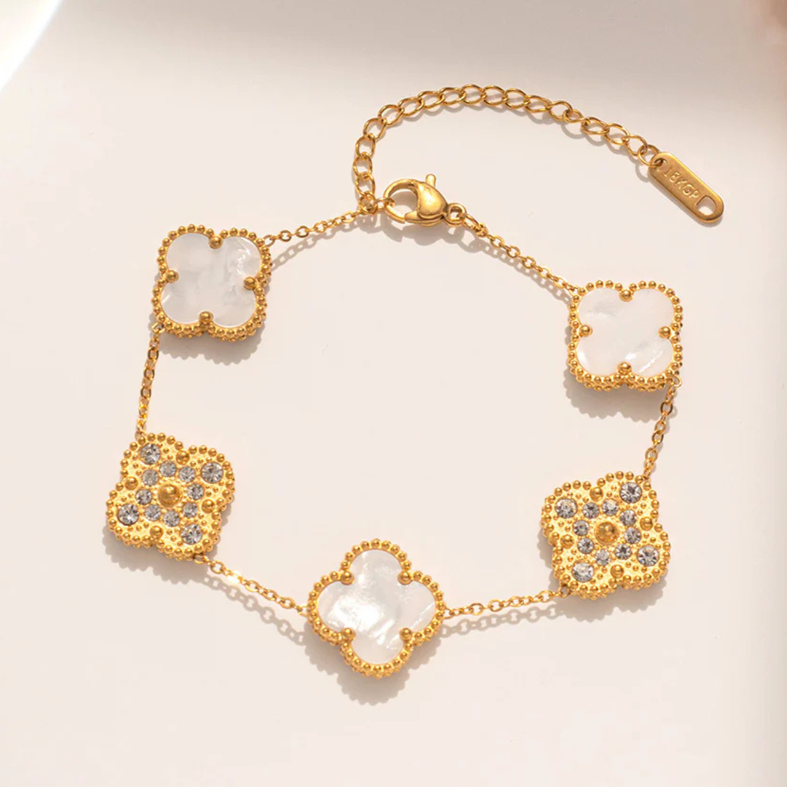 SERAYA – Zweifarbiges Cloverleaf-Armband, 18K vergoldet