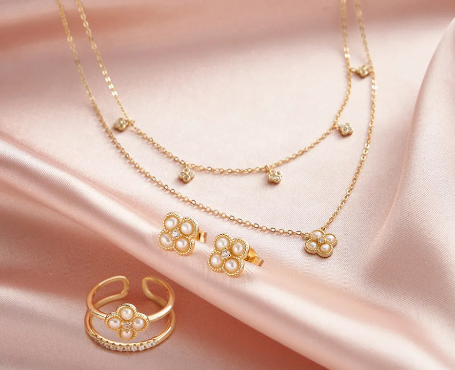 SERENA – Cloverleaf-Kette aus 925 Silber mit Süßwasserperlen