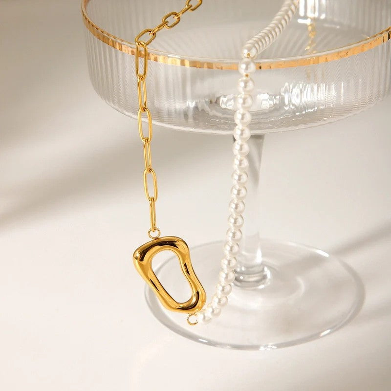 ELYSIA – Goldene Perlenkette mit Anhänger