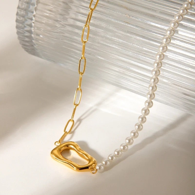 ELYSIA – Goldene Perlenkette mit Anhänger